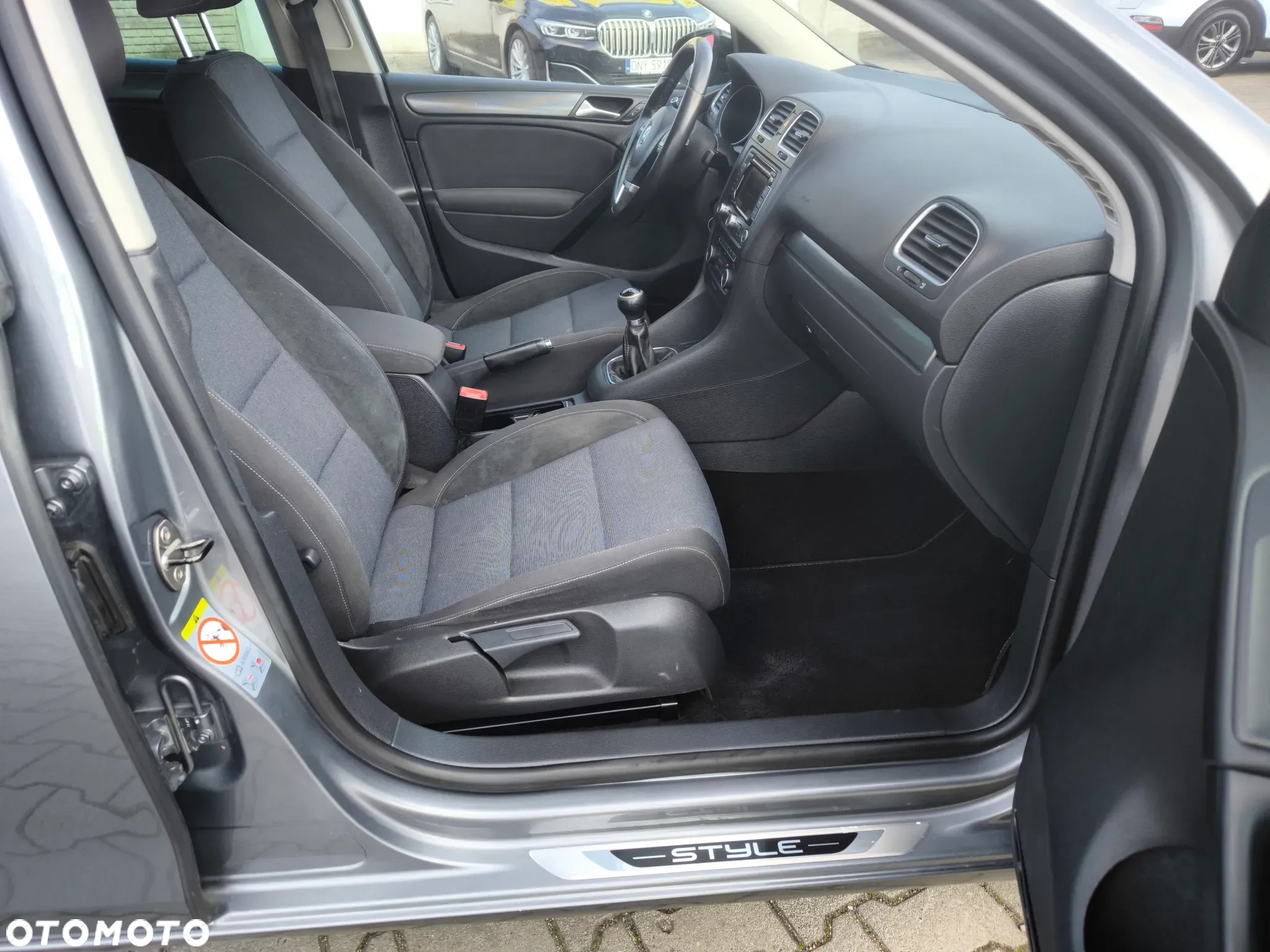 Volkswagen Golf 1.6 TDI DPF BlueMotion Technology Style - 9