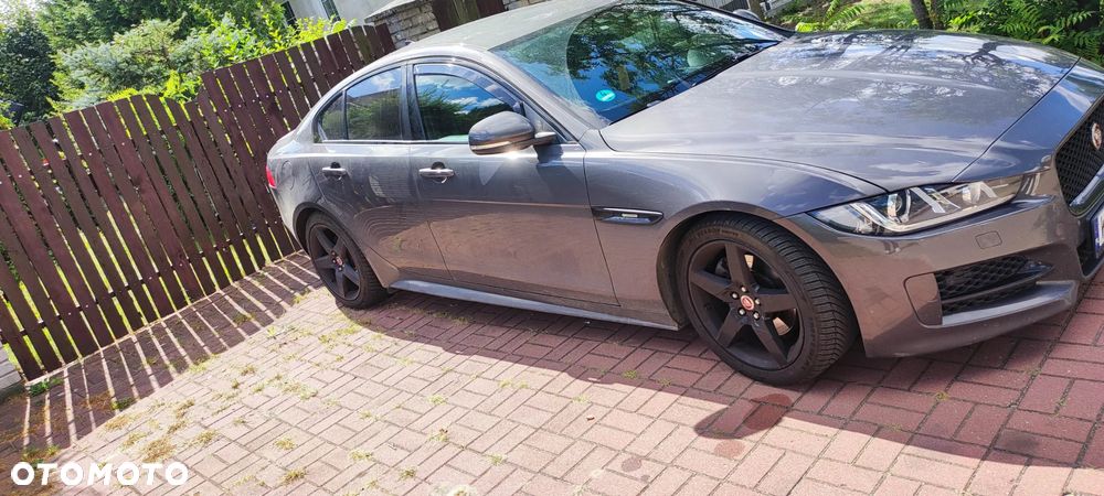 Jaguar XE 2.0 D R-Sport - 9