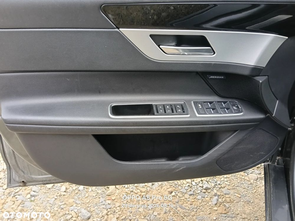 Jaguar XF 2.0 T AWD Portfolio - 3
