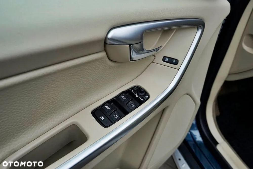 Volvo XC 60 2.4D AWD - 9