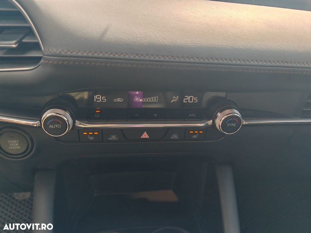 Mazda 3 e-SKYACTIV-X 186 M HYBRID EXCLUSIVE-LINE - 11