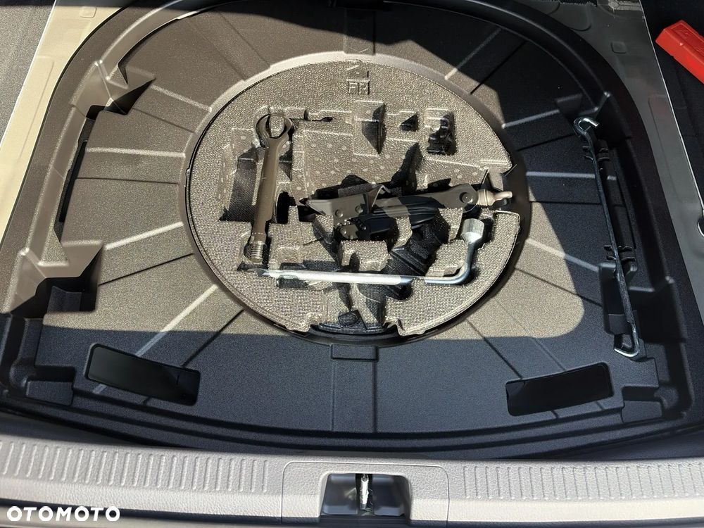 Toyota Camry 2.5 Hybrid Dynamic Force Comfort e-CVT - 23