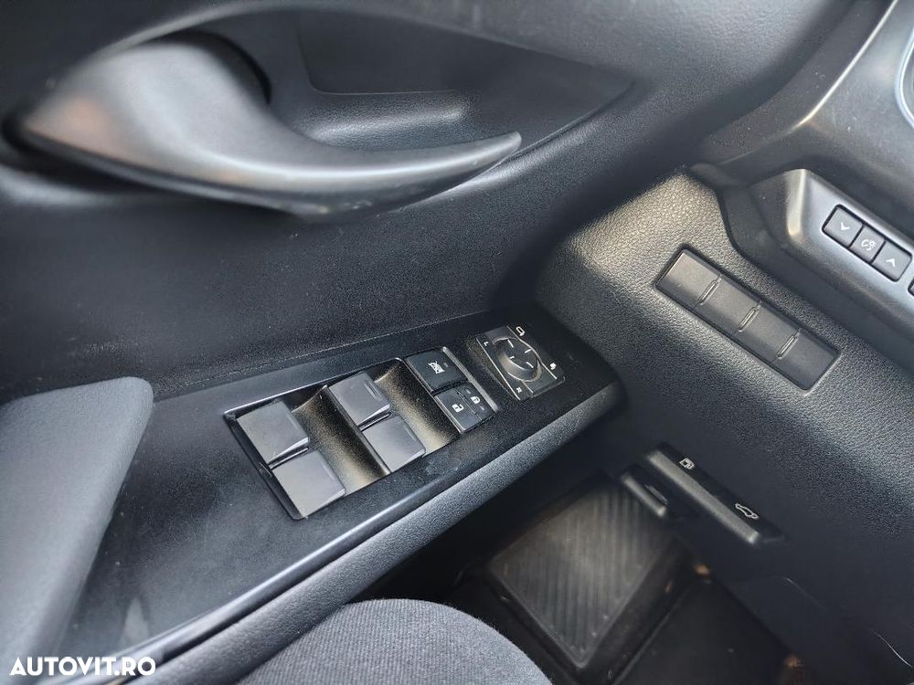 Lexus UX 250h Launch Edition - 14