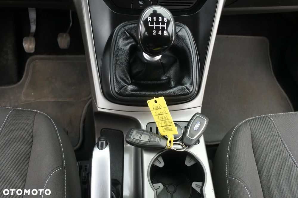 Ford Kuga 2.0 TDCi 2x4 Titanium - 18
