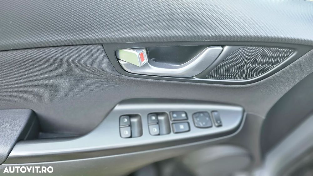 Hyundai KONA - 12
