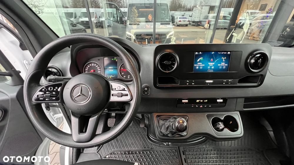 Mercedes-Benz Sprinter - 12