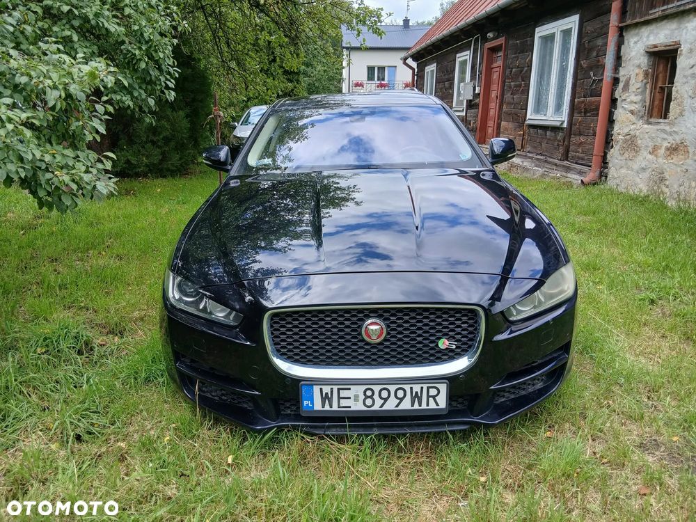 Jaguar XE - 1
