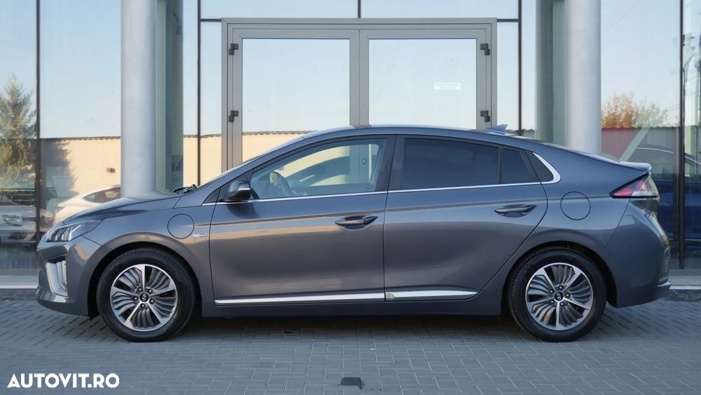 Hyundai IONIQ - 7