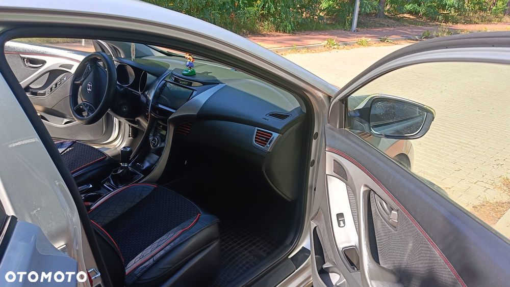 Hyundai Elantra 1.6 Comfort - 18