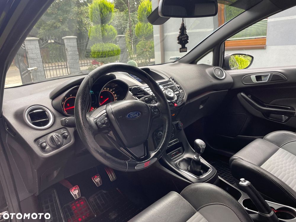 Ford Fiesta 1.6 EcoBoost ST - 17