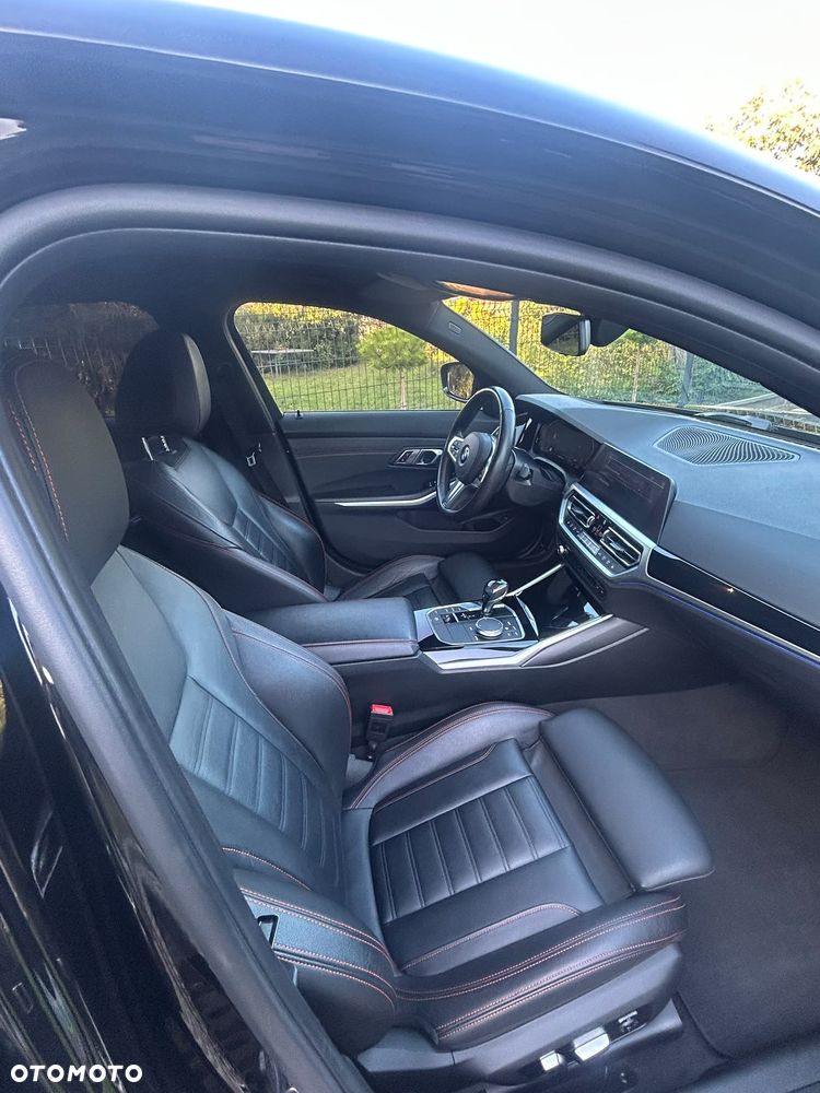 BMW Seria 3 330i M Sport - 15