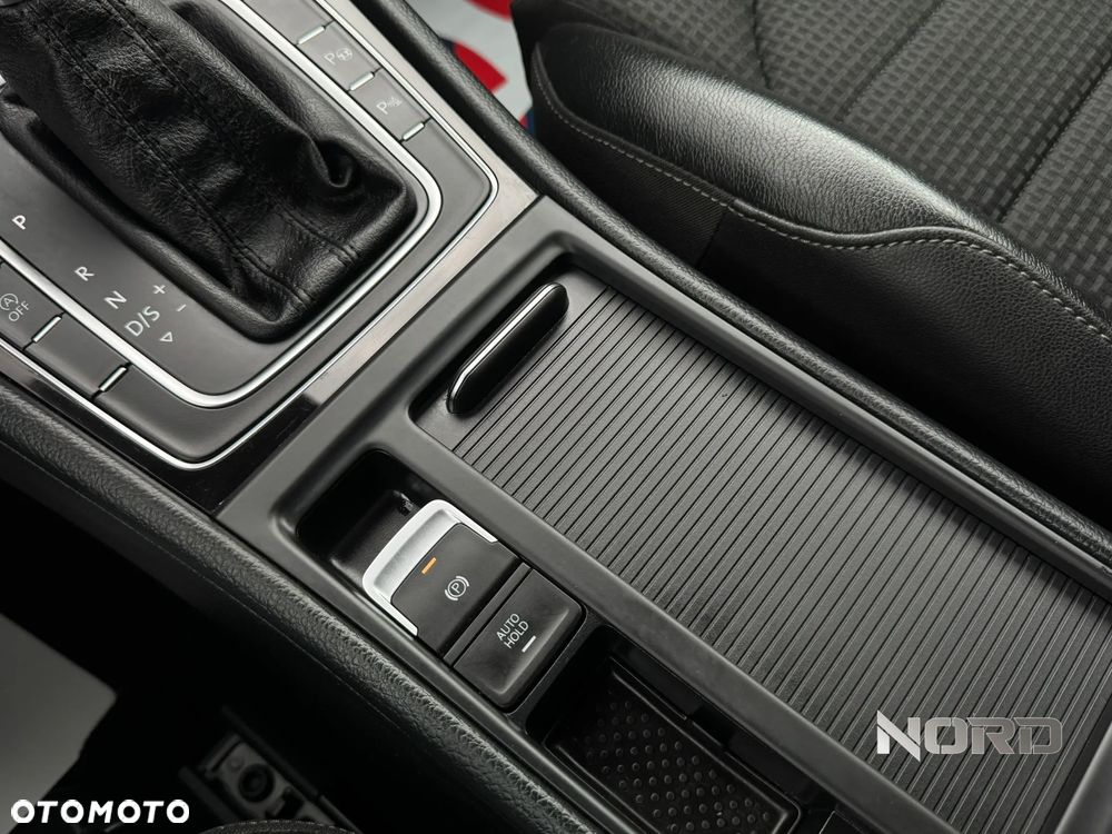 Volkswagen Golf 1.4 TSI BlueMotion Technology DSG Highline - 22