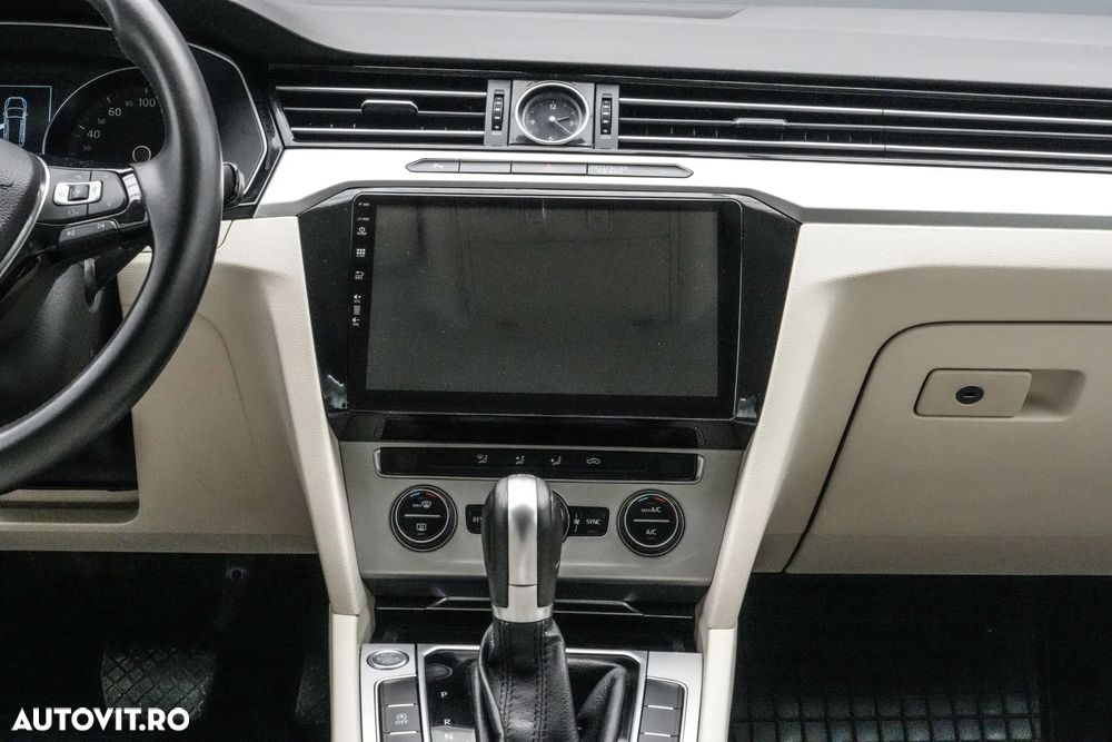 Volkswagen Passat 2.0 TDI DSG Highline - 18