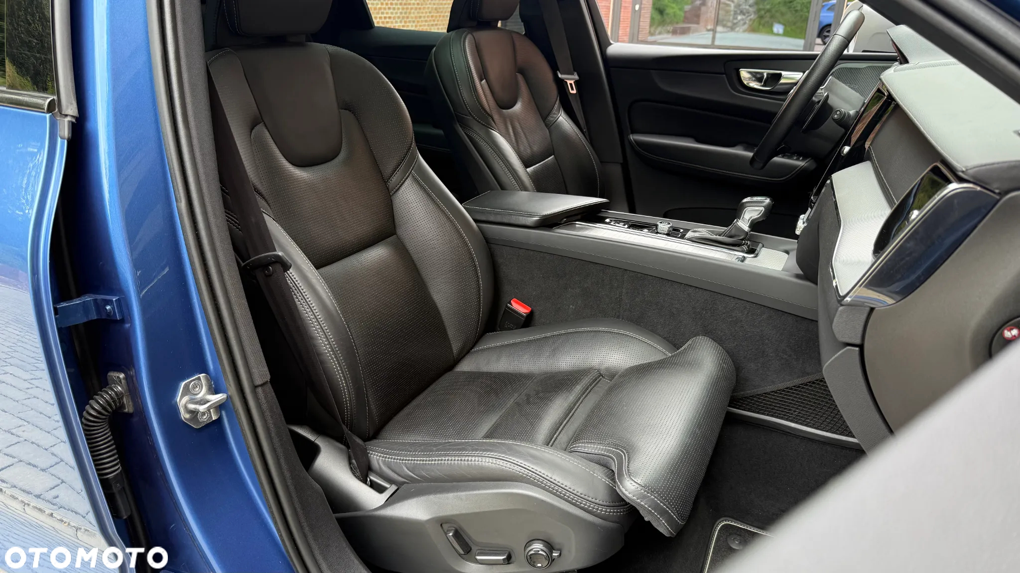 Volvo XC 60 T6 AWD R-Design - 23
