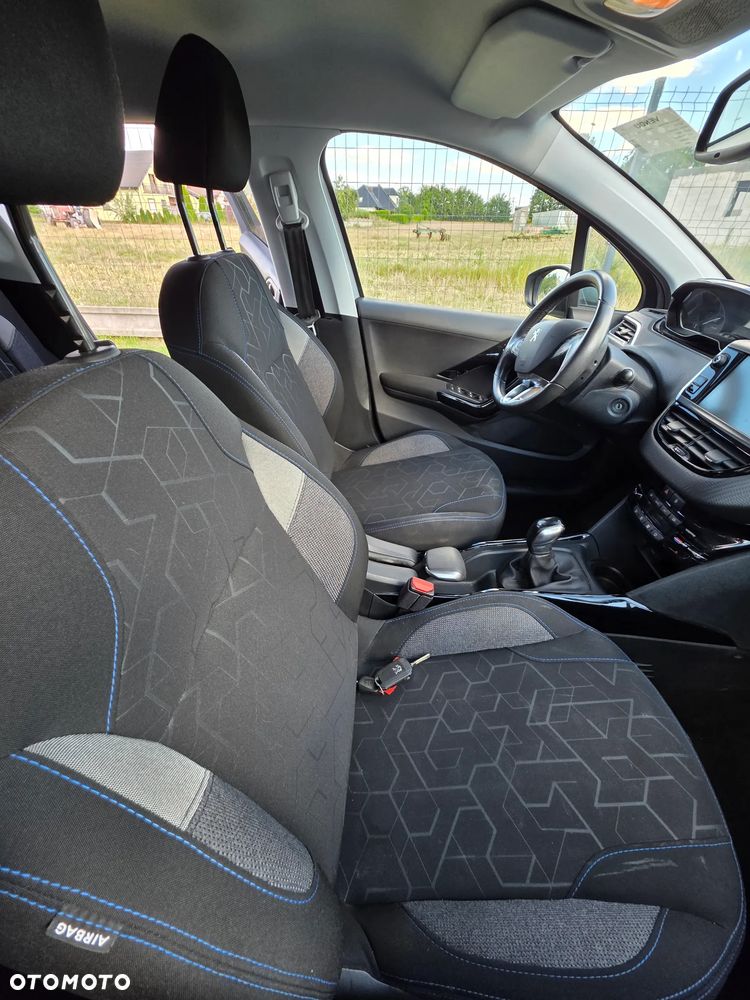Peugeot 2008 BlueHDi 100 STOP & START Signature - 14