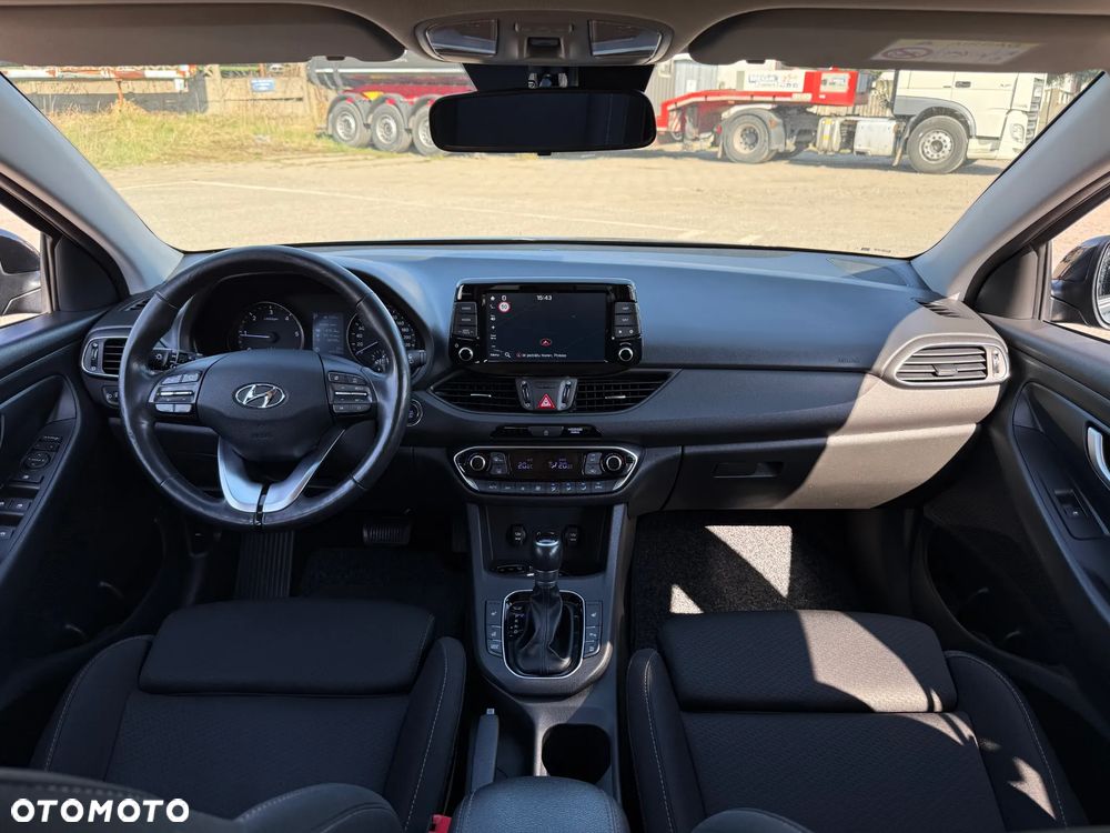 Hyundai i30 1.6 CRDI DCT Intro - 2