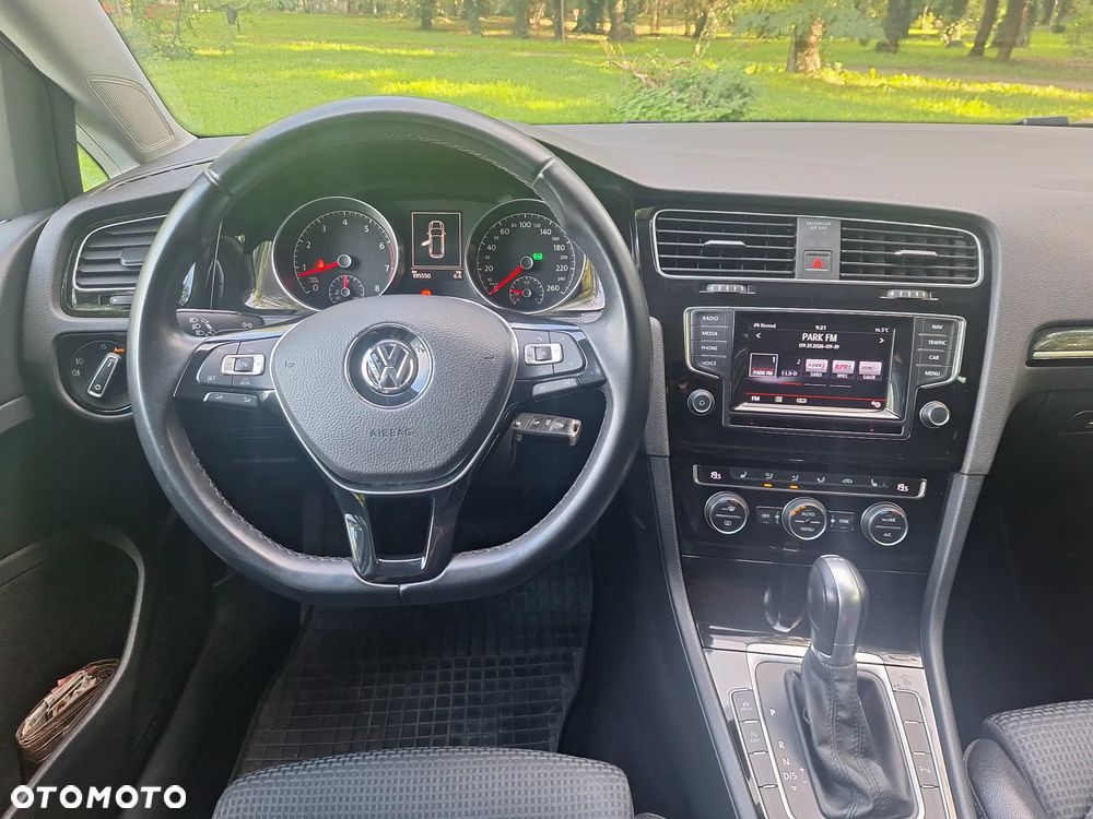 Volkswagen Golf - 10