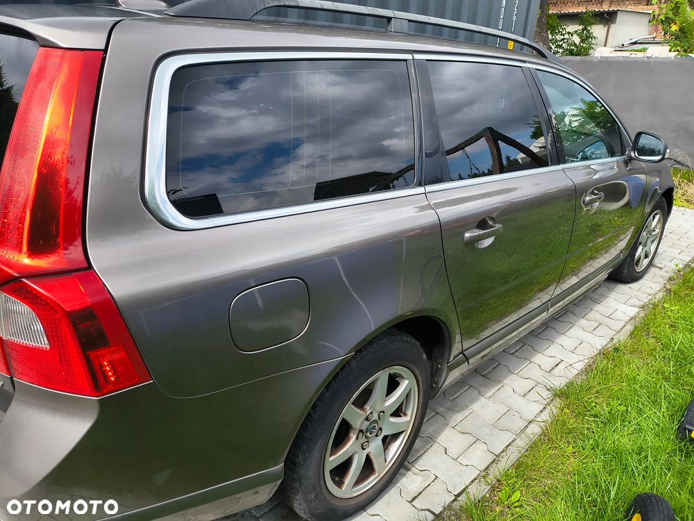 Volvo V70 2.5T Momentum - 2