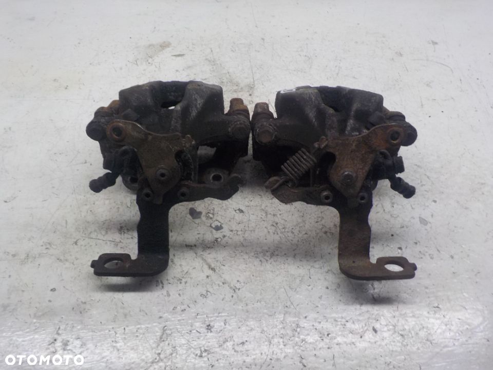 TOYOTA AVENSIS T27  ZACISK LEWY LUB PRAWY TYŁ - 3