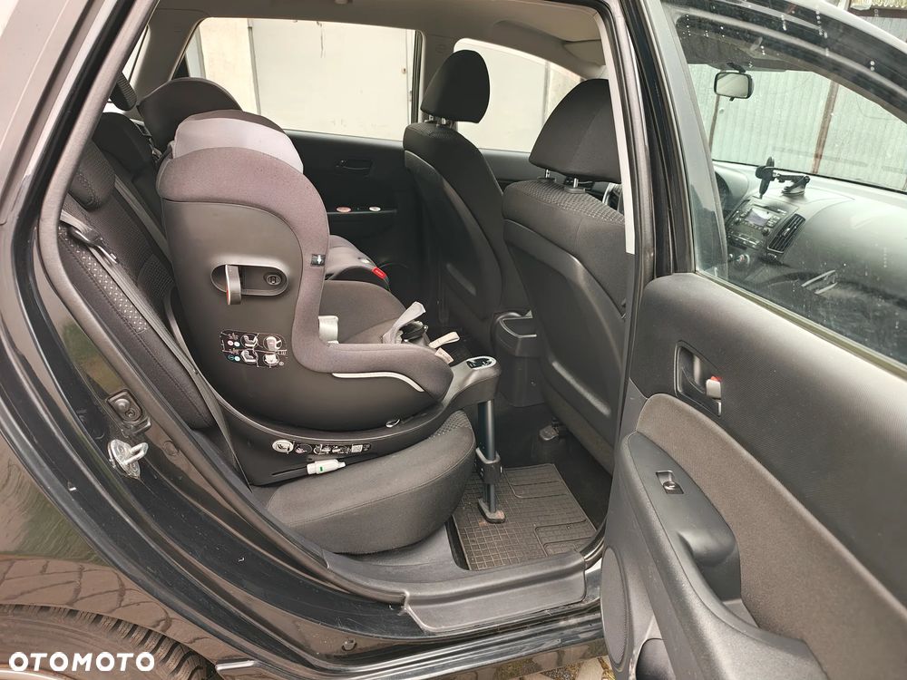 Hyundai i30 1.4 Base + - 15