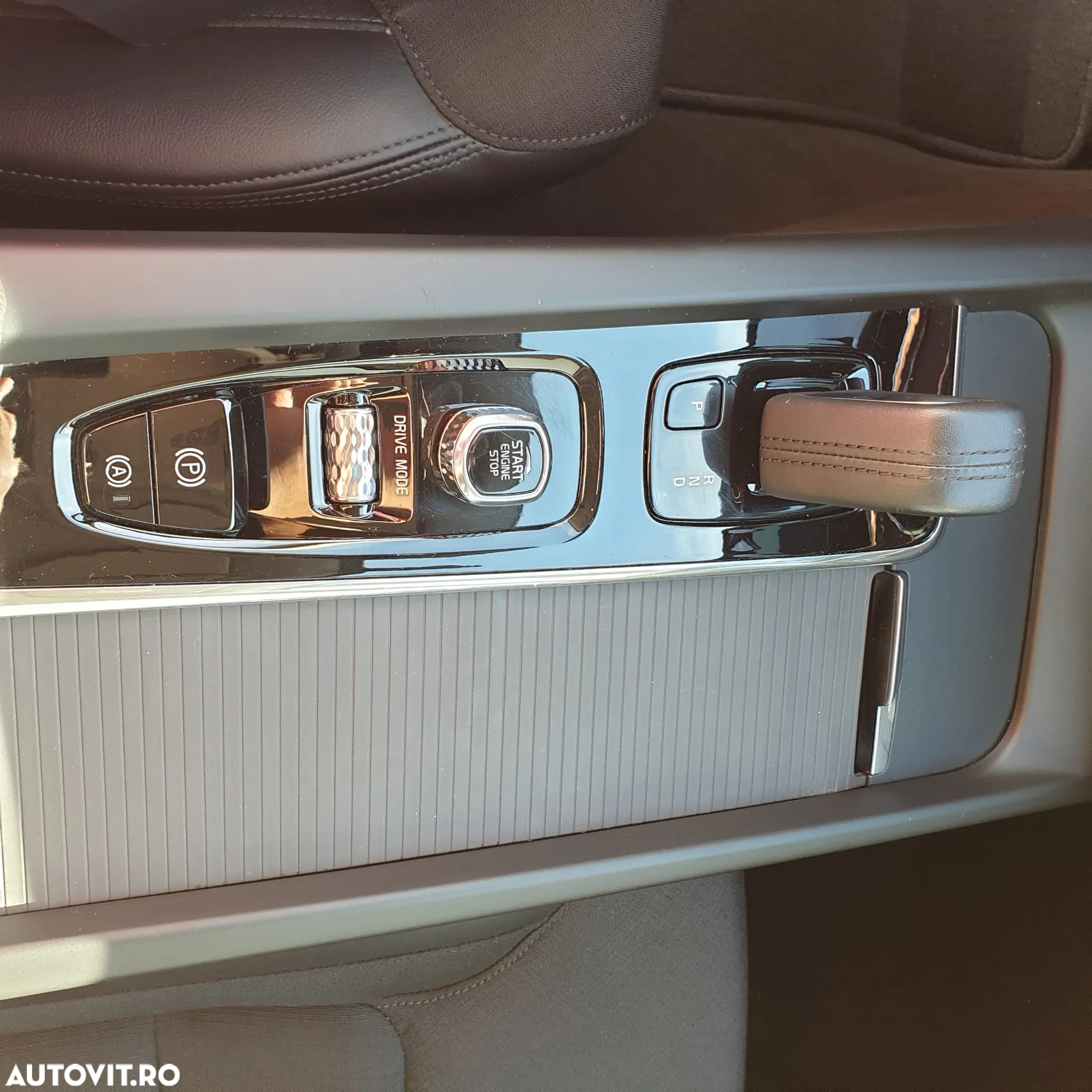 Volvo XC 60 B4 D AWD Geartronic Momentum Pro - 33