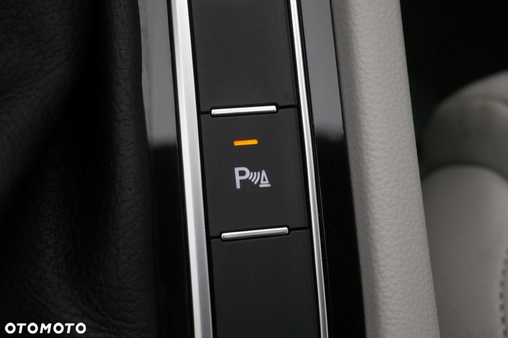 Volkswagen Passat - 18