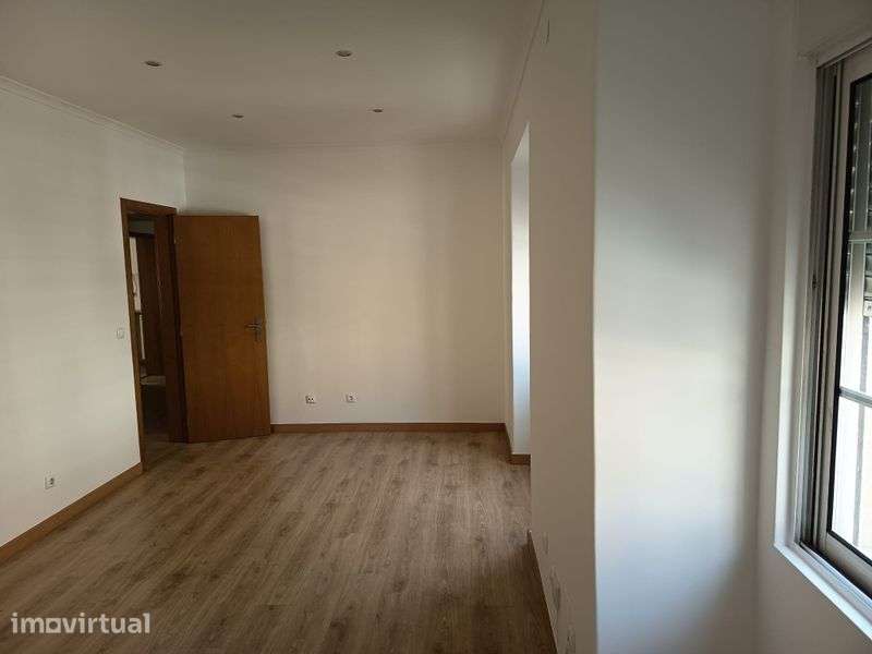 Arrenda-se apartamento T2 em Queluz - Grande imagem: 4/12