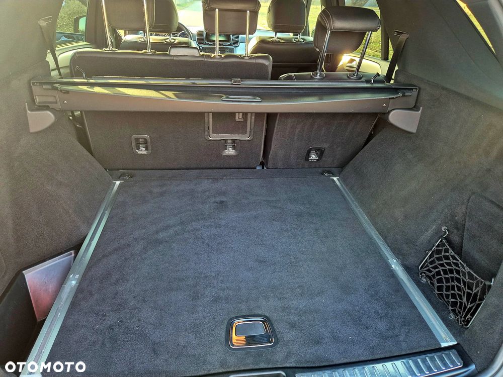 Mercedes-Benz GLE 350 d 4Matic 9G-TRONIC AMG Line - 13