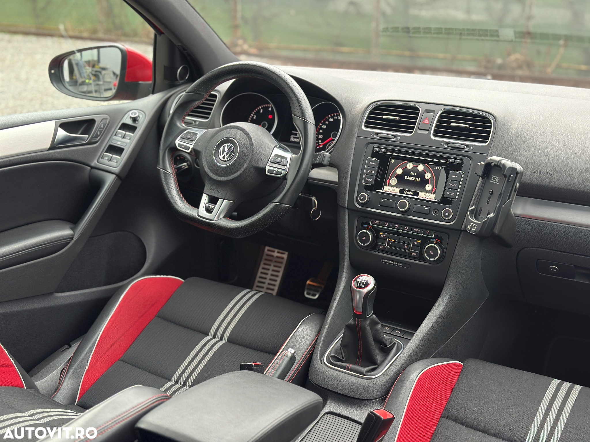 Volkswagen Golf 2.0 GTI adidas - 6