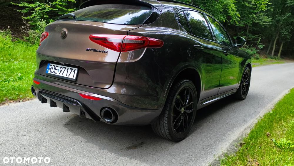 Alfa Romeo Stelvio 2.0 Turbo 16V AT8-Q4 Executive - 9