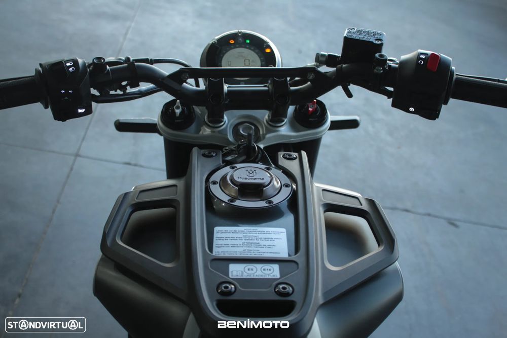 Husqvarna Svartpilen 401 - 10