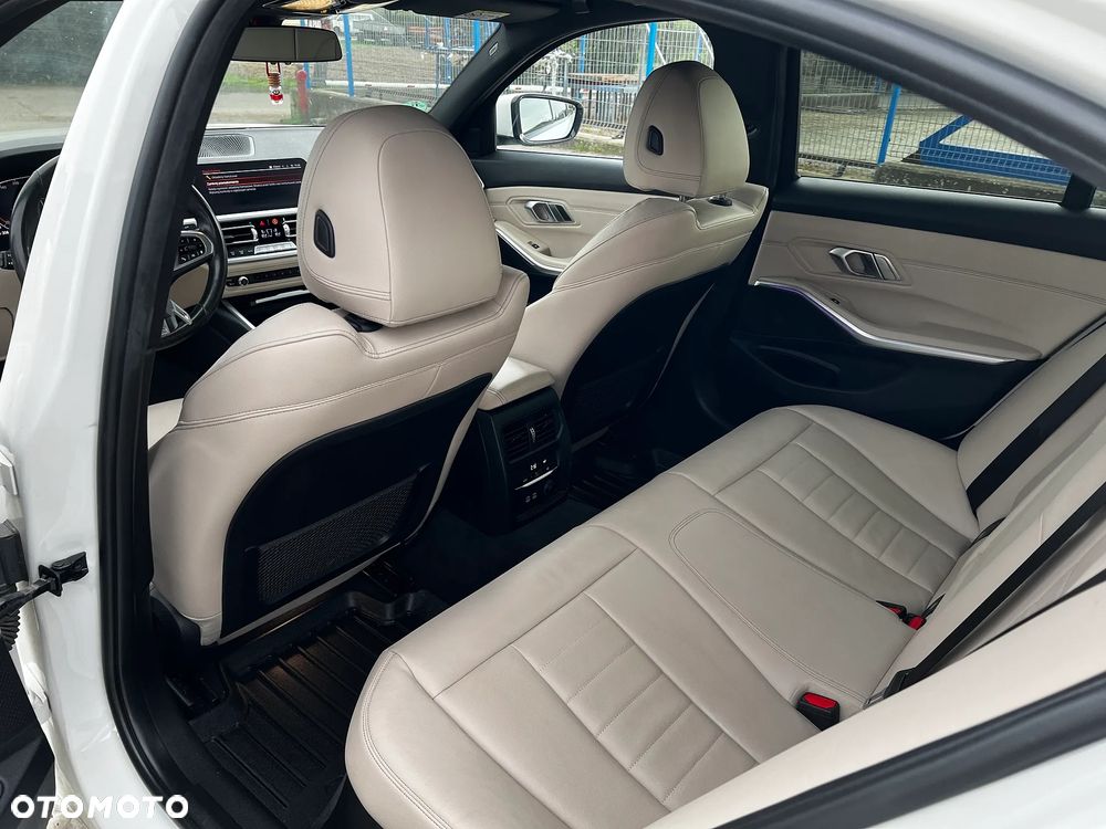 BMW Seria 3 320d xDrive Sport Line Shadow sport - 26