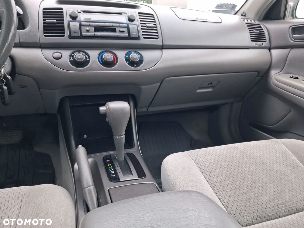 Toyota Camry 2.4 XLE - 29