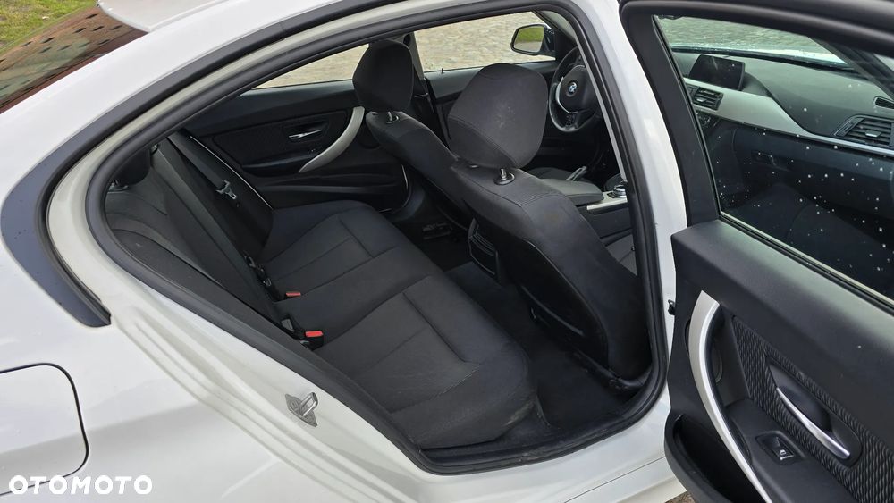 BMW Seria 3 318d - 11