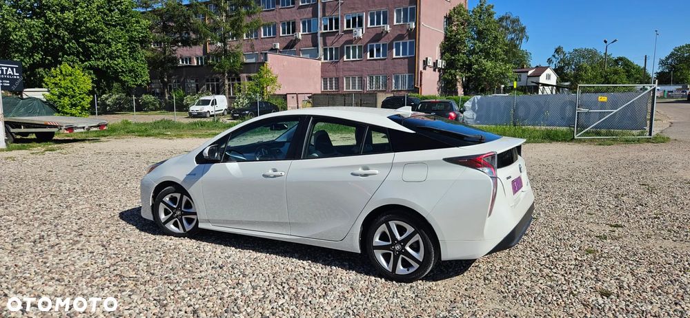 Toyota Prius Hybrid Executive - 8