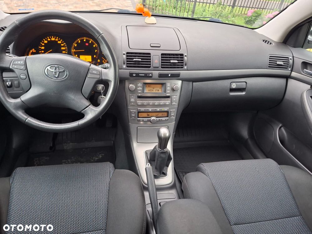 Toyota Avensis 1.8 VVT-i Executive - 11