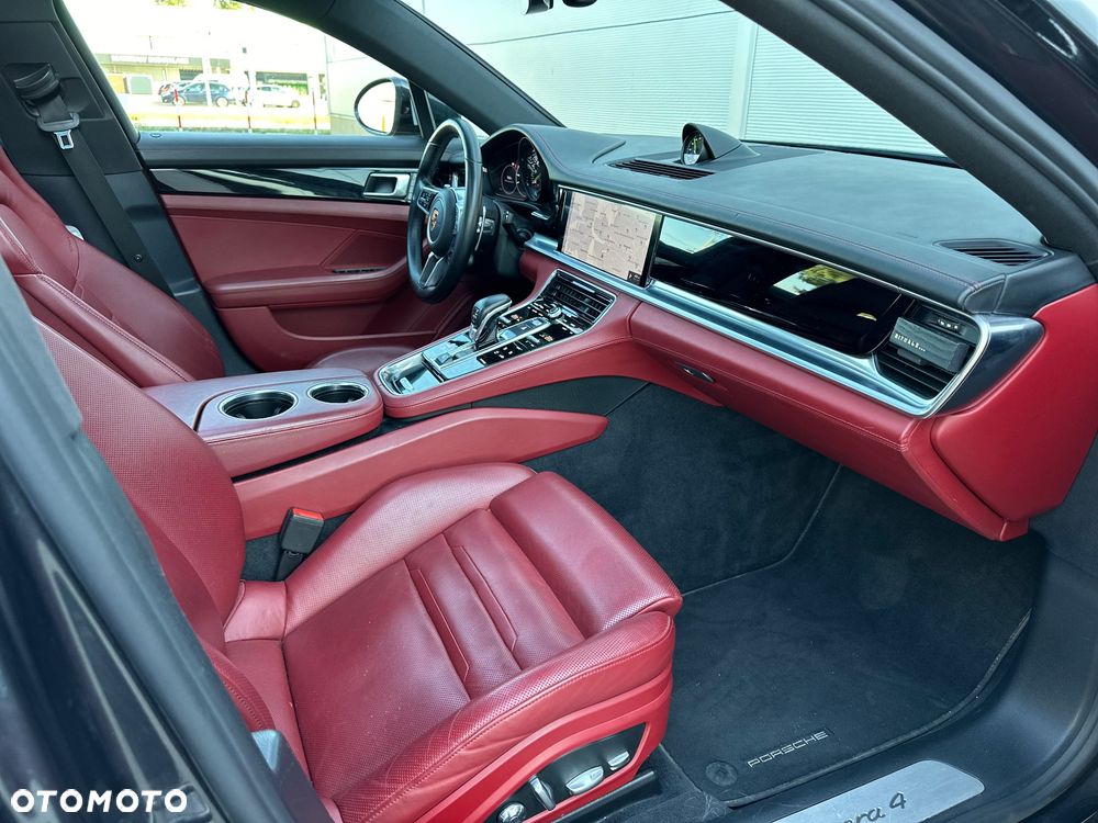Porsche Panamera 4 E-Hybrid Platinum Edition - 32