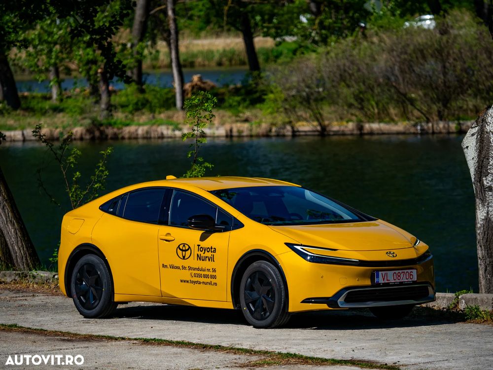 Toyota Prius ver-2-0-fwd-phev-dynamic - 2