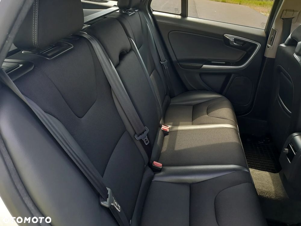 Volvo V60 Cross Country T5 AWD Momentum - 21