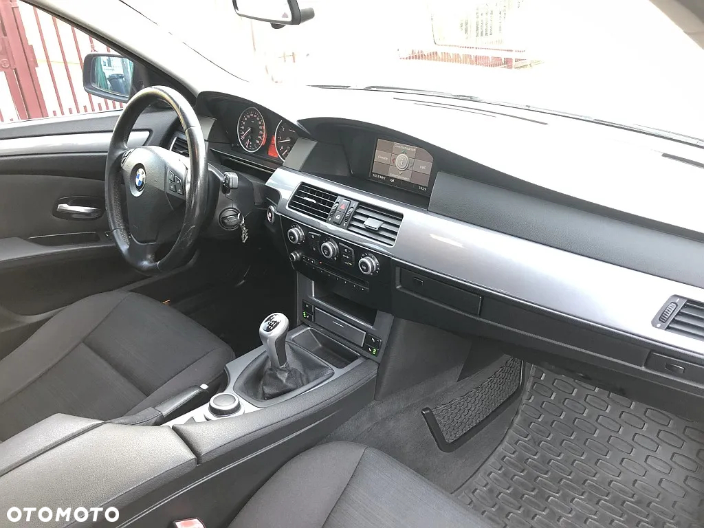 BMW Seria 5 523i - 37