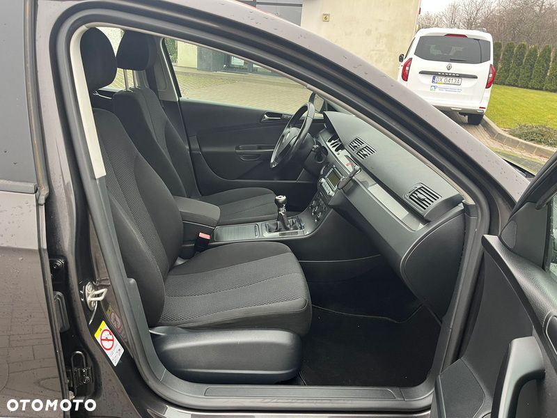 Volkswagen Passat - 8