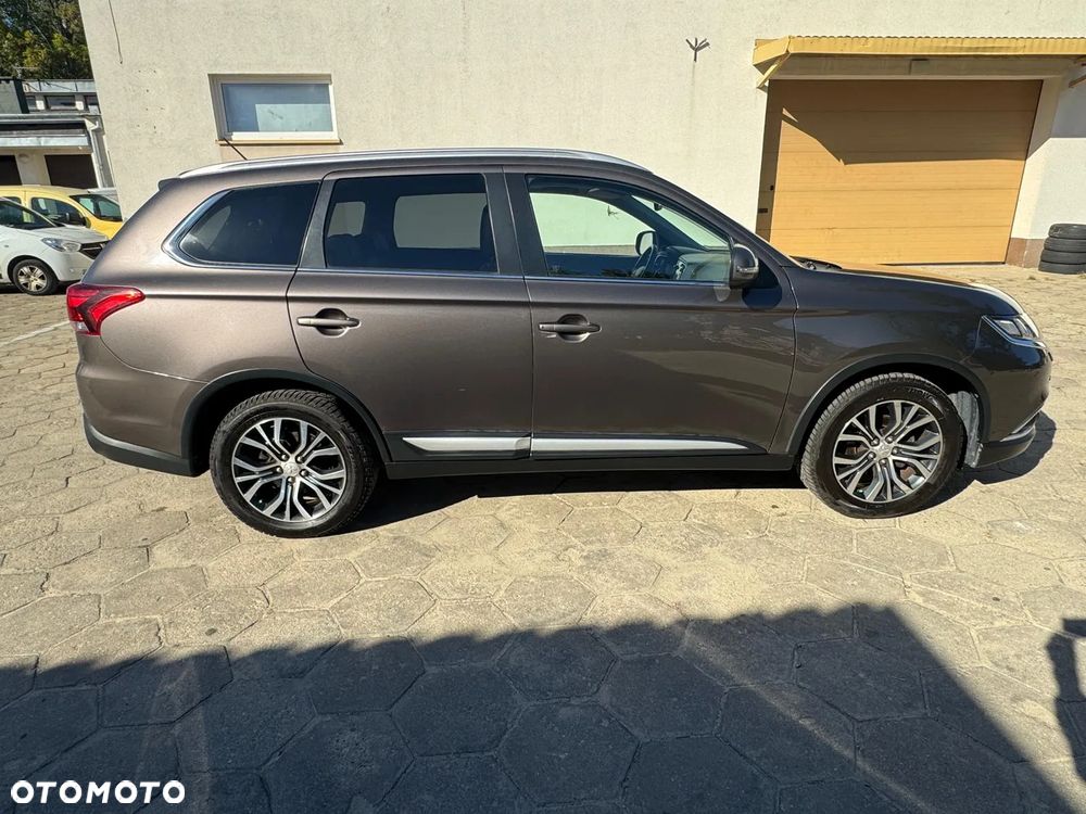 Mitsubishi Outlander 2.0 Instyle Navi 4WD CVT - 3