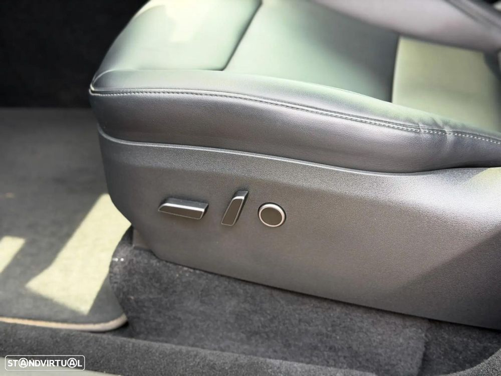 Tesla Model Y Standard RWD - 22