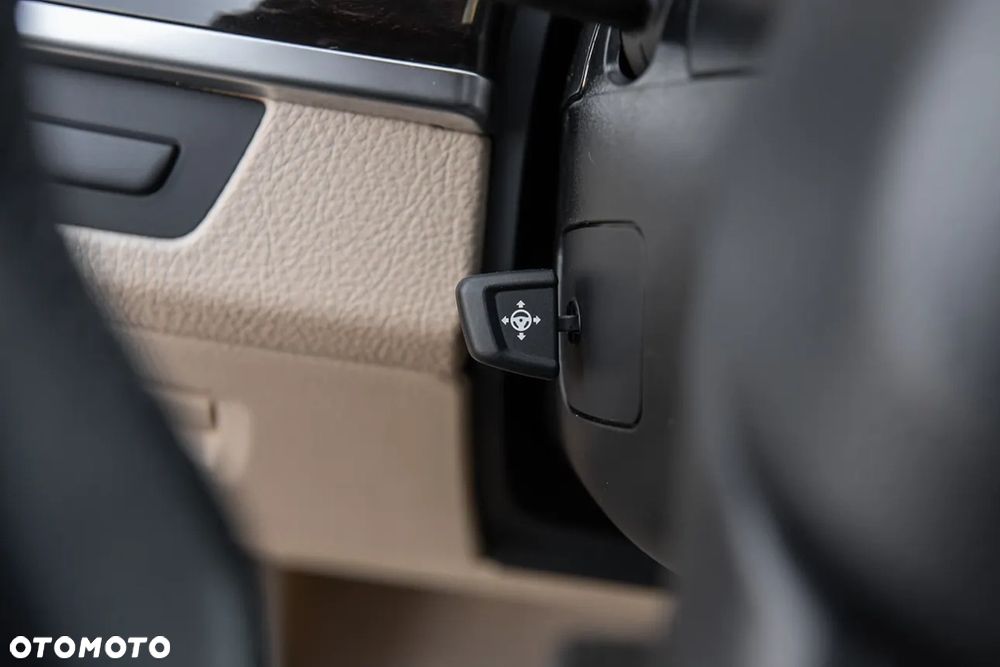 BMW Seria 5 525d Sport-Aut Luxury Line - 17