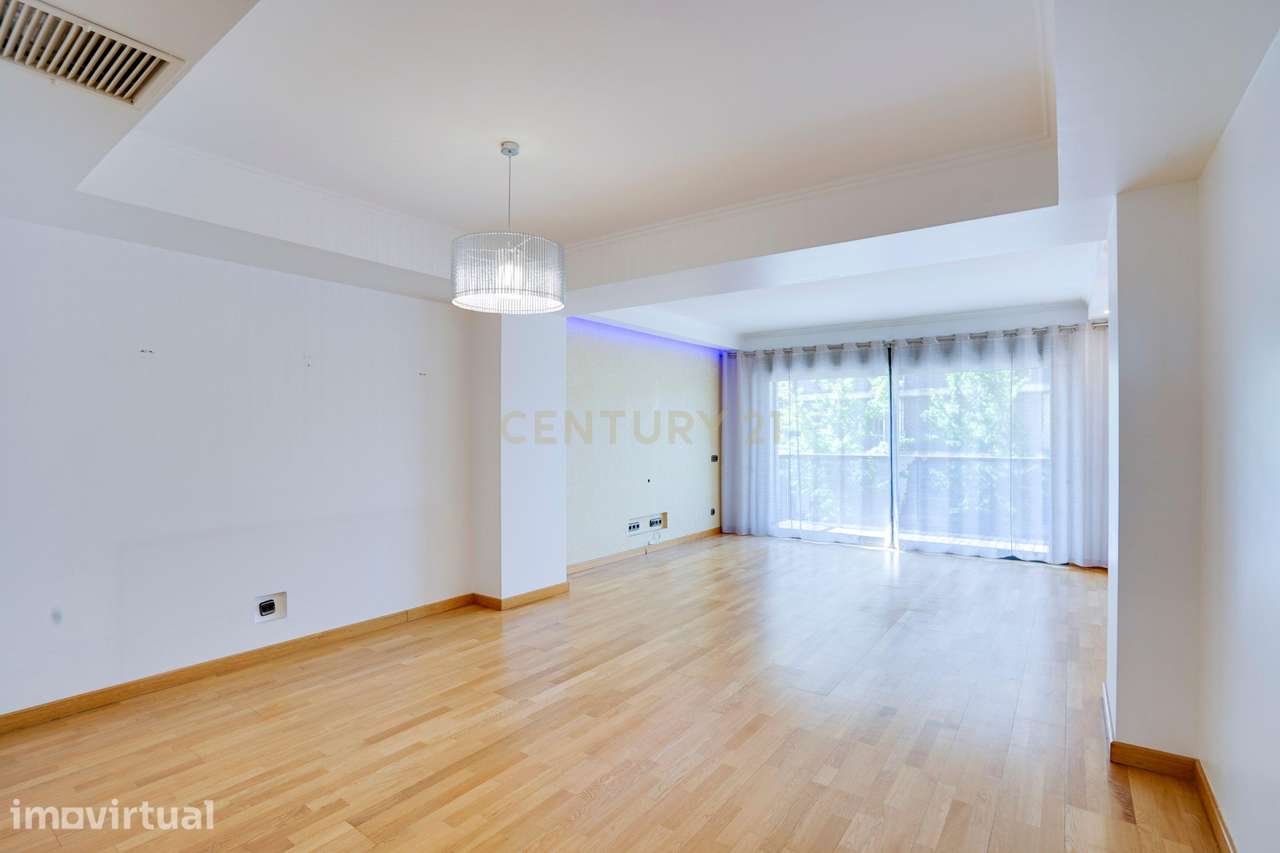 Apartamento Central com Suite e Varanda em Local Tranquilo - Grande imagem: 4/28