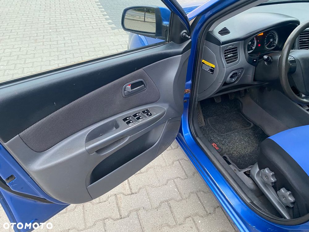 Kia Rio - 15