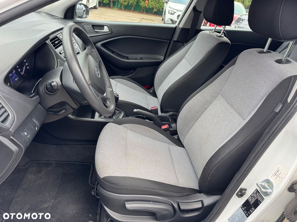 Hyundai i20 1.1 CRDi YES Silver - 16