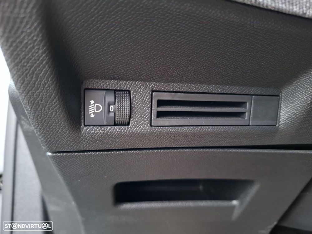 Peugeot 3008 1.2 Hybrid Allure e-DCS6 - 28