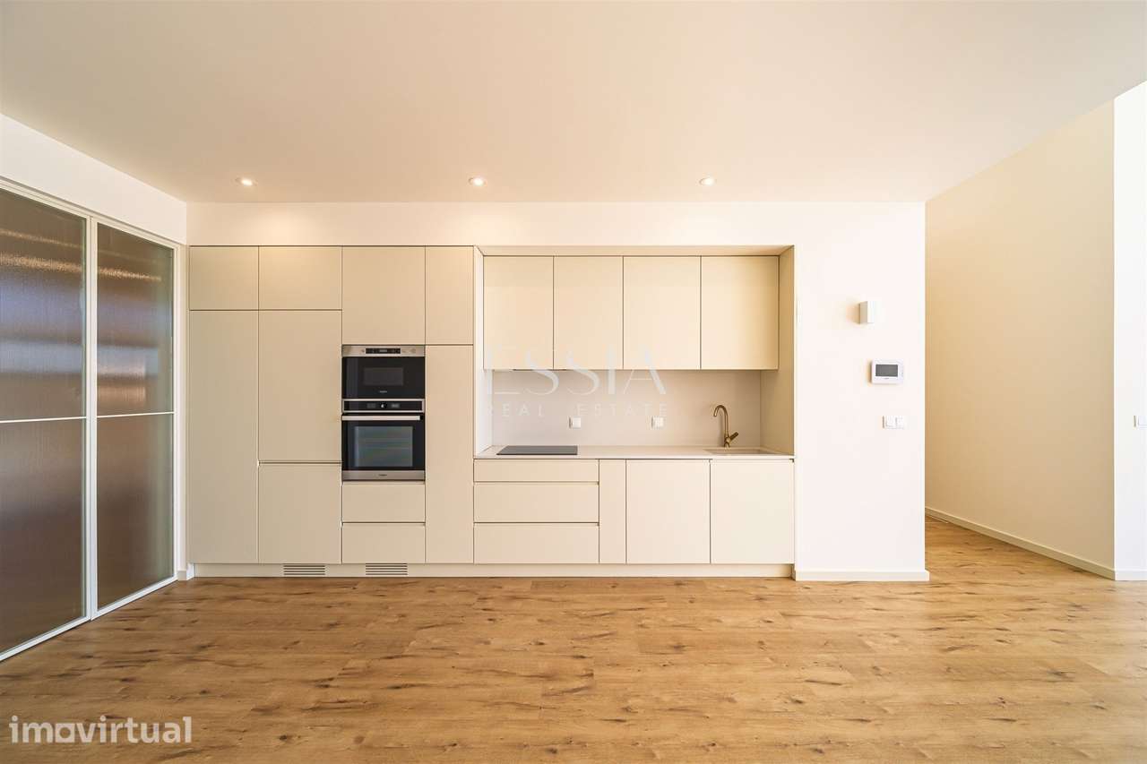 Apartamento T2 Remodelado com Áreas Amplas em Paranhos - Grande imagem: 3/27