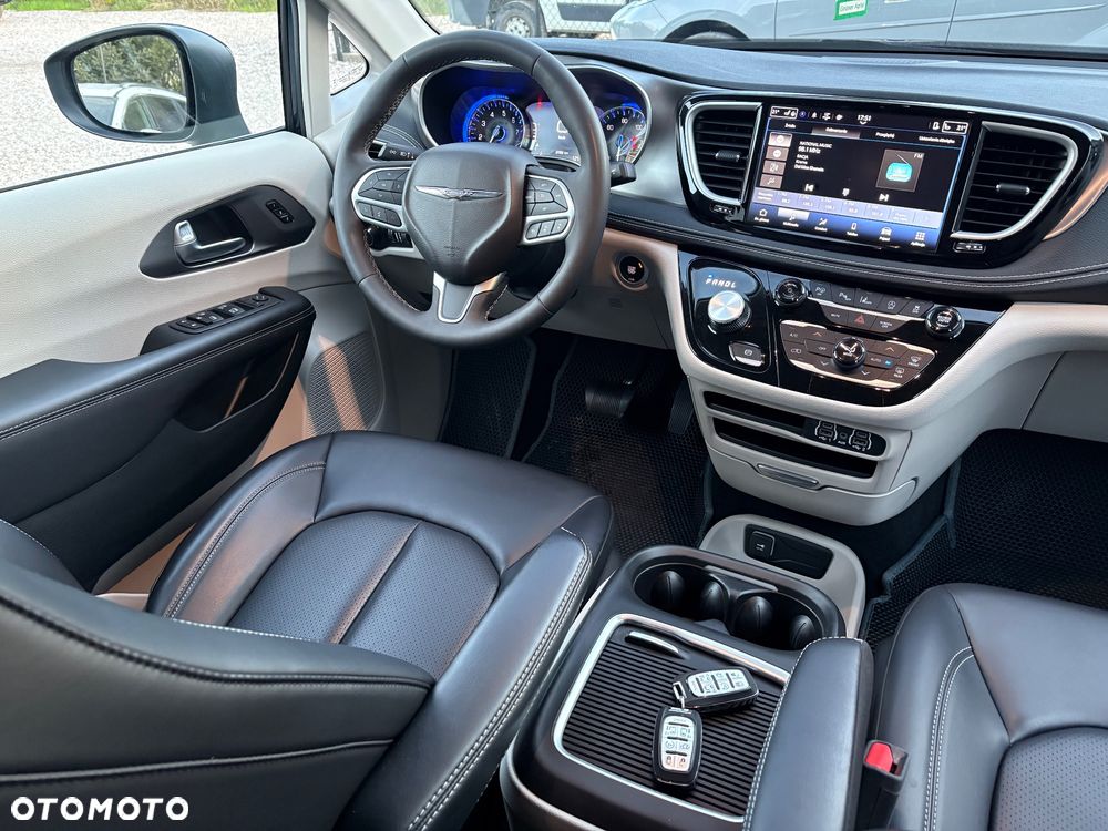 Chrysler Pacifica - 27